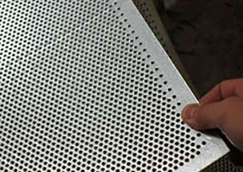 不銹鋼沖孔網在化工業(yè)的重要性 不銹鋼沖孔網在化工業(yè)的重要性